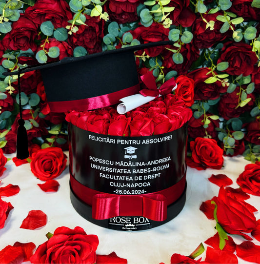 Cutie personalizată medie pentru absolvire cu tocă și papirus