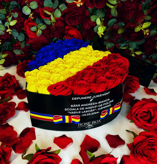 Cutie inimă cu tricolor și 51 trandafiri inscripționată cu mesaj personalizat