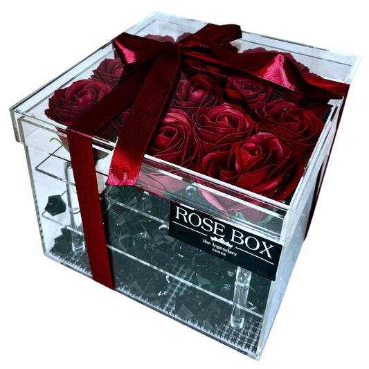 Cutie acril cu 15 trandafiri mari și cristale negre