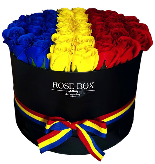 Cutie cu tricolorul României și 51 trandafiri