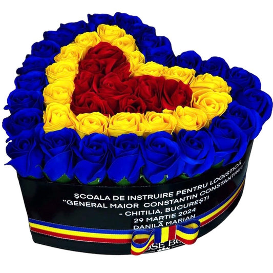 Cutie inimă cu tricolor și 51 trandafiri inscripționată cu jurământ personalizat