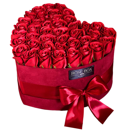Cutie inima din catifea roșie cu 41 trandafiri roșii