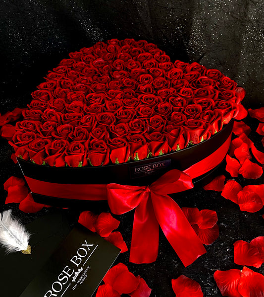 Cutie inimă cu 101 trandafiri