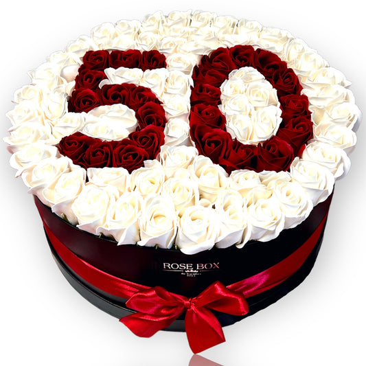 Cutie rotundă mare neagră cu 59 trandafiri personalizata cu număr/ litera cu trandafiri roșii&alb