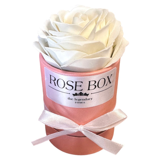 Trandafir mare alb în cutie roz