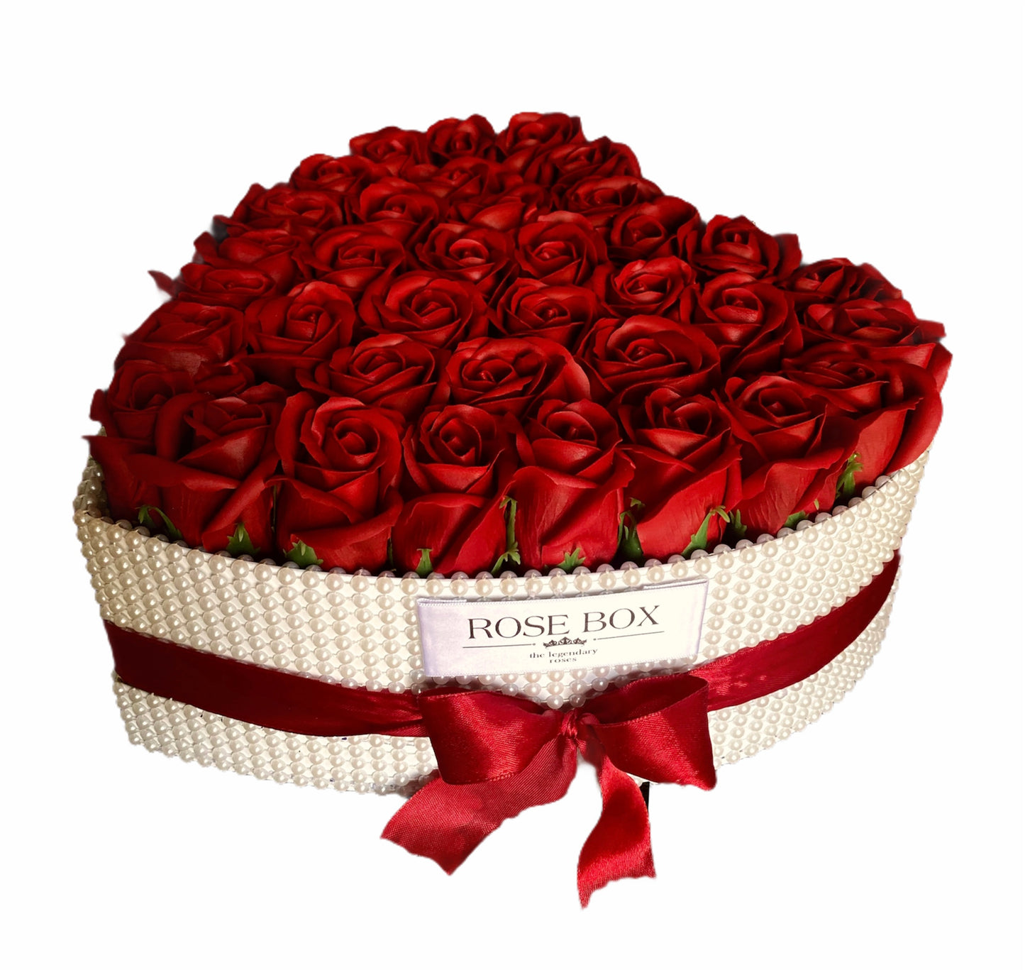 Cutie cu perle albe și 37 trandafiri roșii