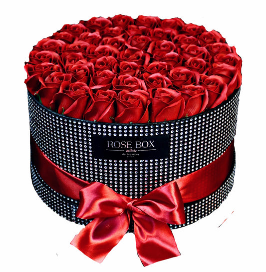 Cutie neagră cu cristale negre cu 45 trandafiri roșii