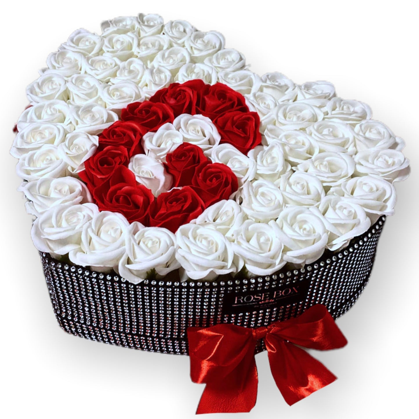 Cutie inima neagră cu cristale cu 61 trandafiri rosu&alb personalizata cu litera/număr