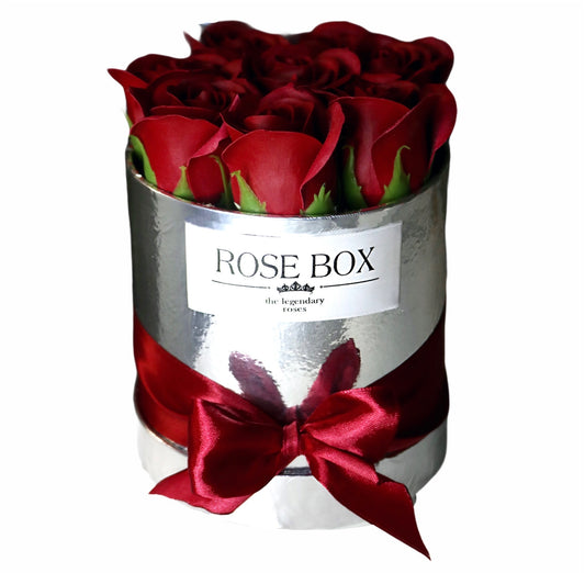 Cutie mică silver cu 8-9 trandafiri roșu royal