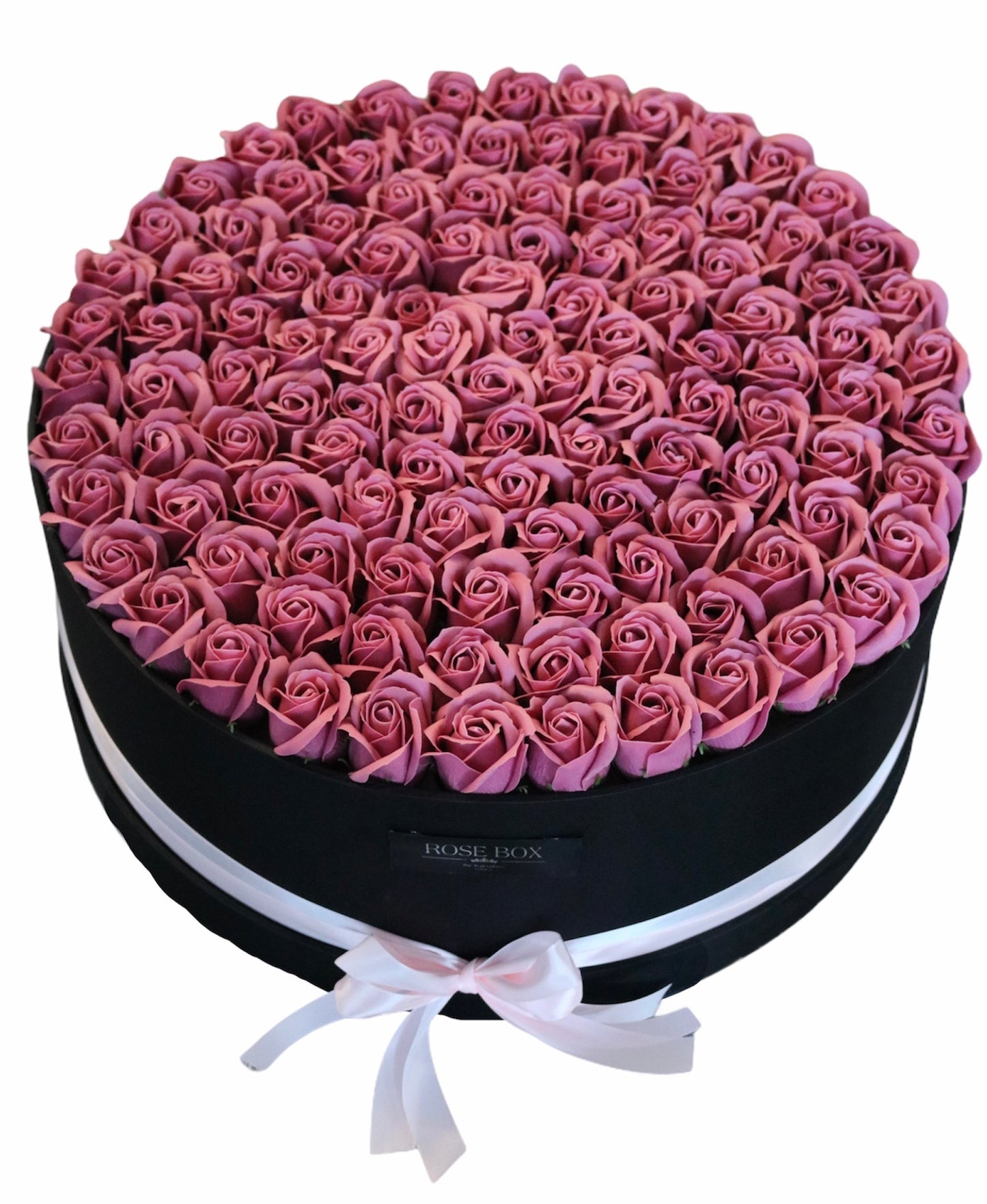 Cutie mare neagră  cu 151 de trandafiri roz pudrat
